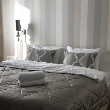 Апартаменти Storozhovskaya Str.6 *